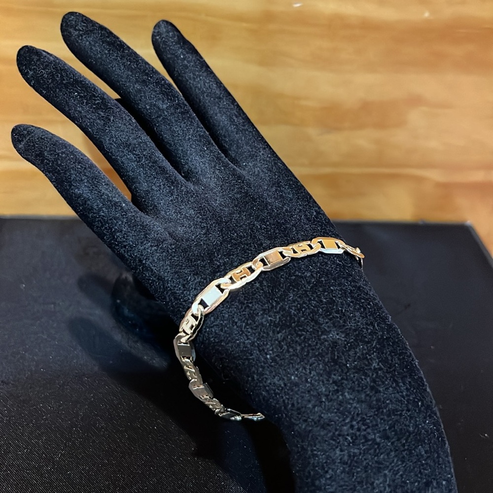 Beautiful 14k Gold Plated Bracelet - Unisex